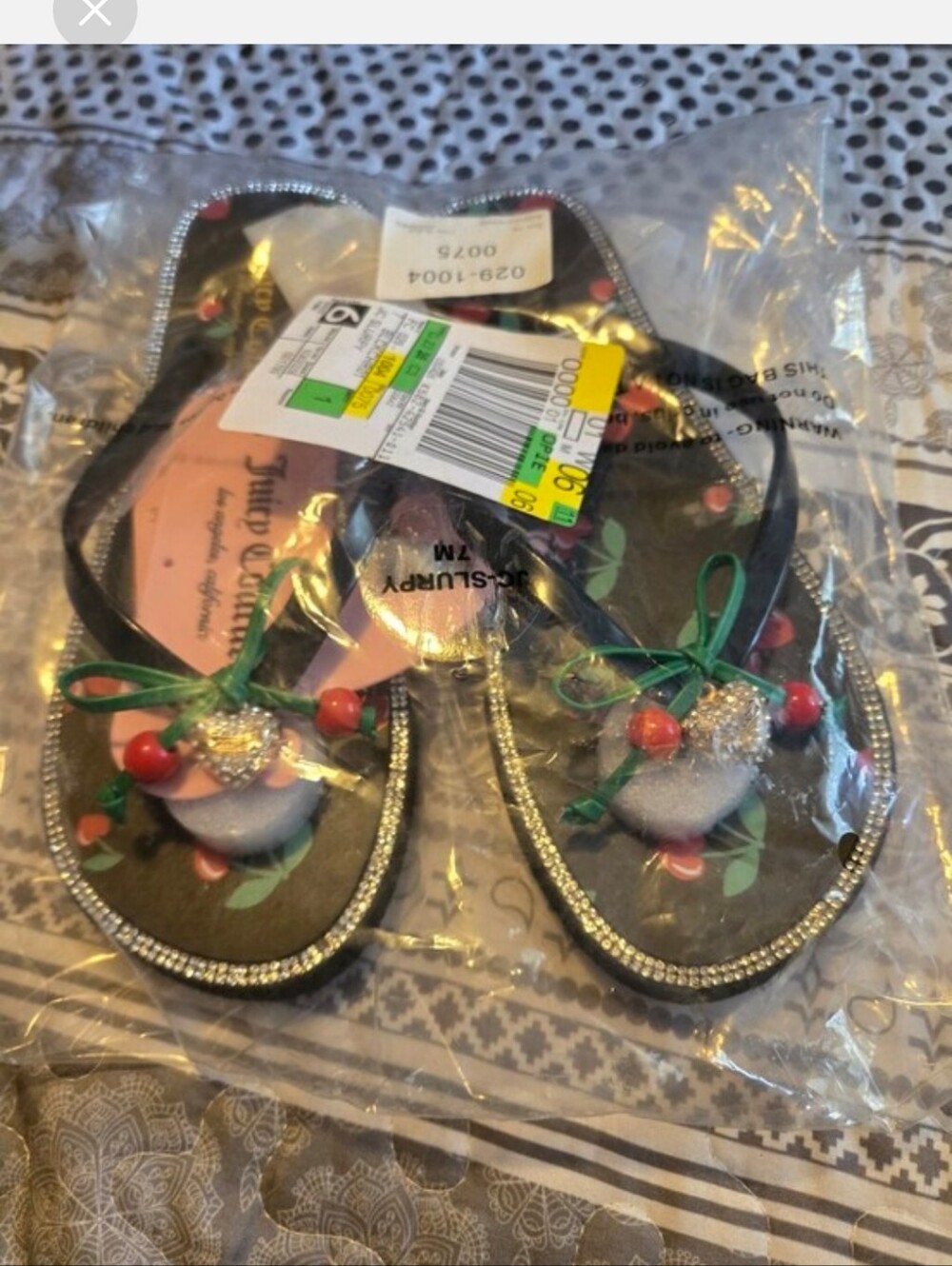 Juicy Couture 🍒Cherry Bow Thong Sandal in Black and Green Size 7 NWT